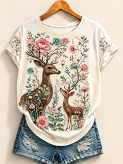 Hirschfamilie zwischen Pfingstrosen – Naturgeschichte Baumwoll-T-Shirt
