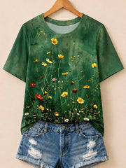 Wildblumenwiese mit Butterblumen und Mohnblumen – Life Stories Baumwoll-T-Shirt